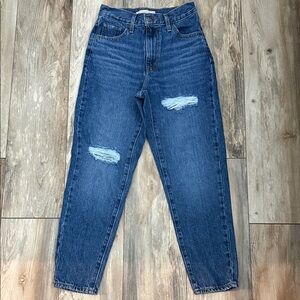 Levi’s High Waisted Distressed Mom Jeans Size 26